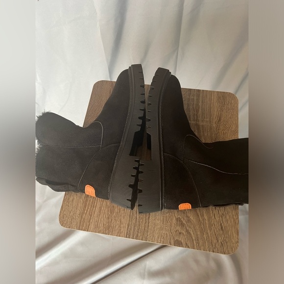 NWOB Cozy Black Suede Chelsea Side zipper booties NEVER WORN - Picture 5 of 15